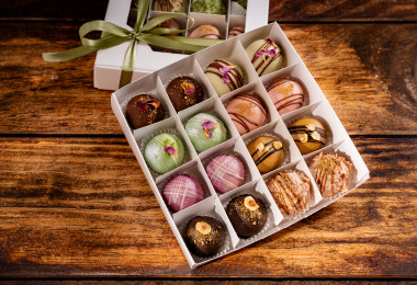 Кутия с бонбони /кейкпопс/