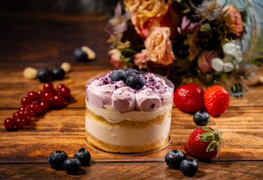 Лимонова торта с боровинки